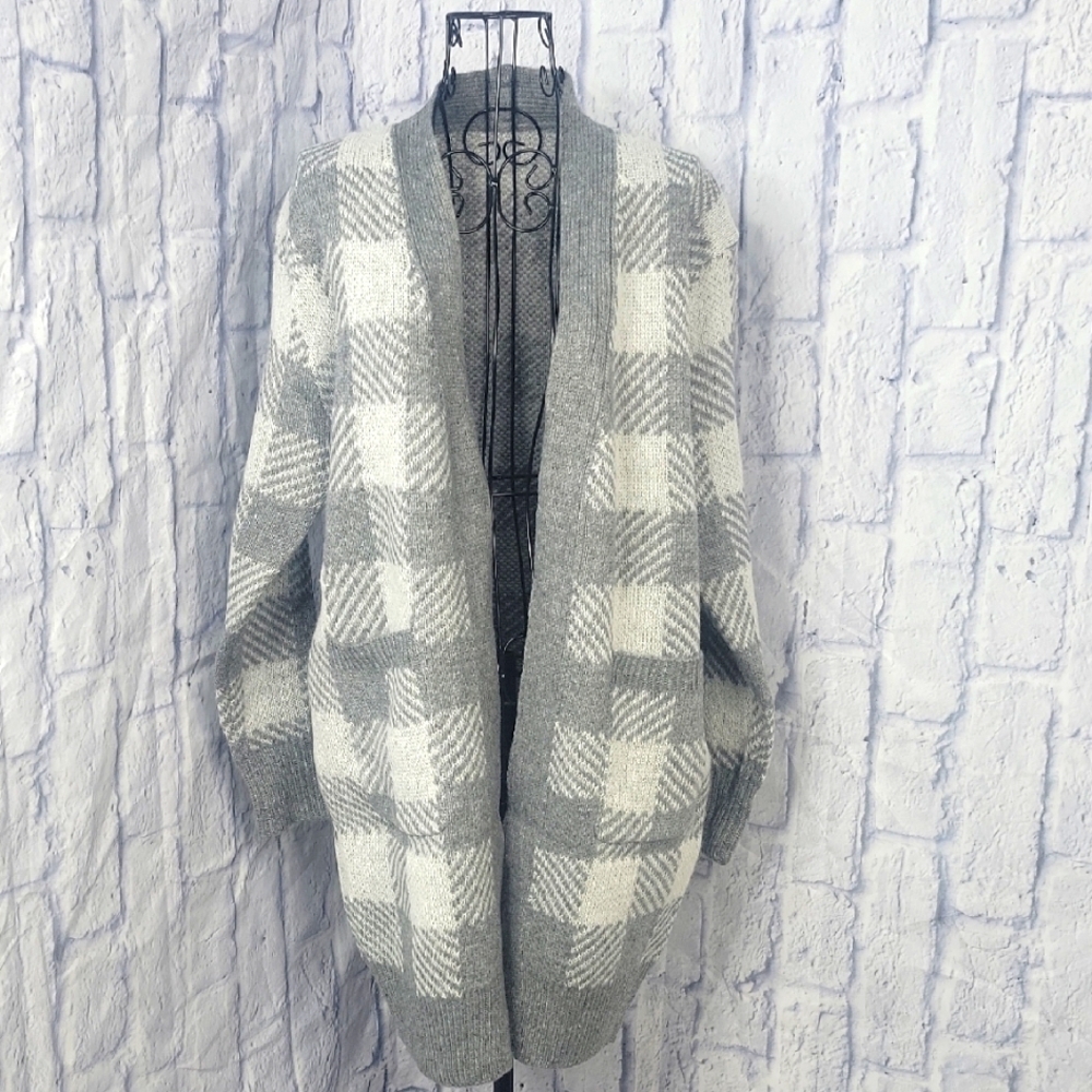Gray and White PLAID Women's Long Cardigan Sweater NWOT